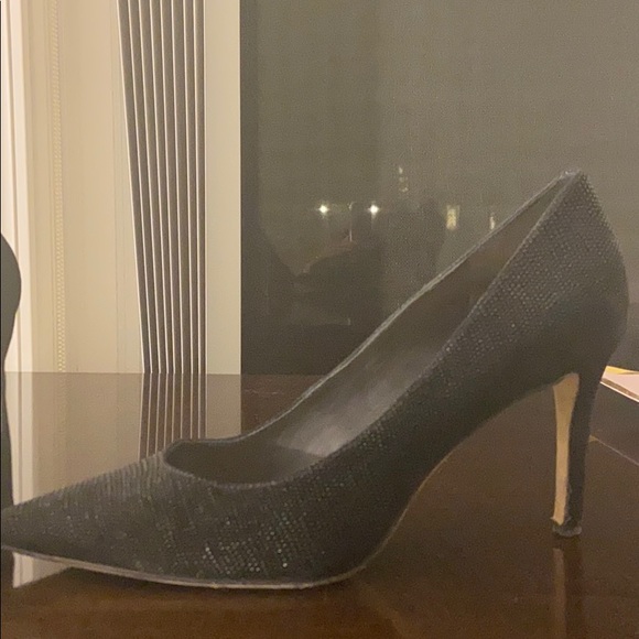 Gorgeous via spiga heels. Looks better in person. - Picture 4 of 5